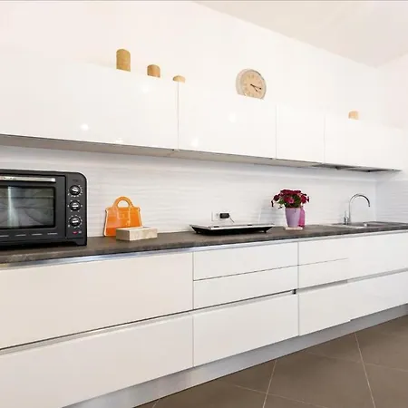 Guesthost - Salento Sole E Mare Luxury With Pool Apartment Lendinuso