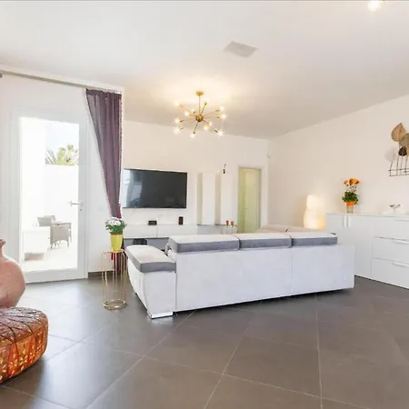 Guesthost - Salento Sole E Mare Luxury With Pool