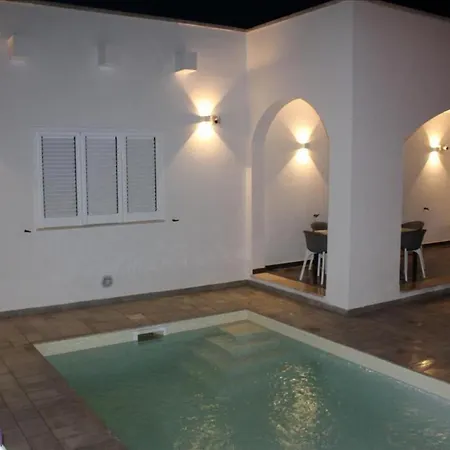 Guesthost - Salento Sole E Mare Luxury With Pool 아파트 *