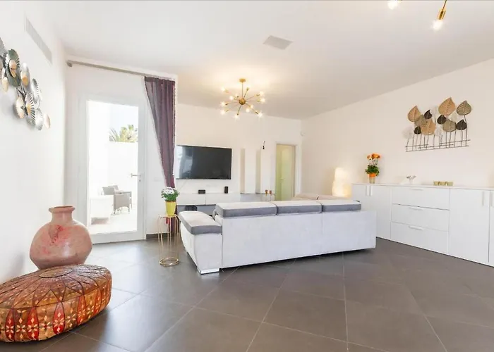 Guesthost - Salento Sole E Mare Luxury With Pool * Lendinuso